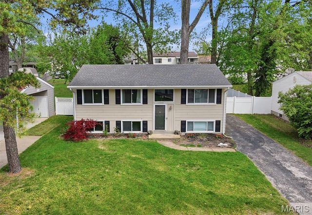 11959 Brookmont Drive, Maryland Heights, MO 63043