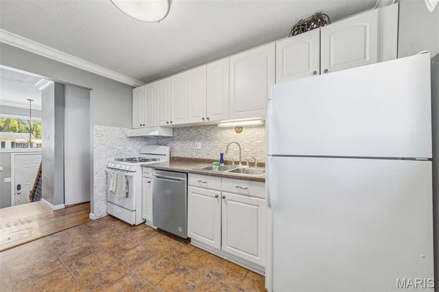 11959 Brookmont Drive, Maryland Heights, MO 63043