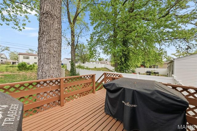 11959 Brookmont Drive, Maryland Heights, MO 63043