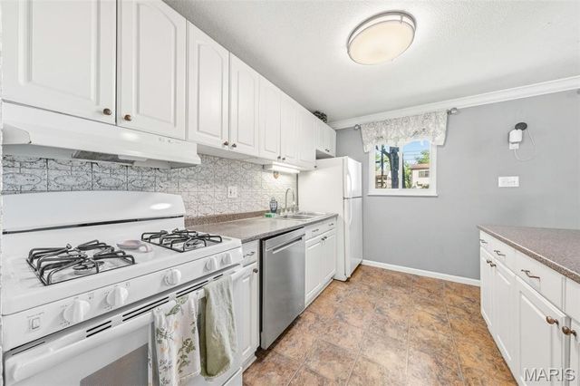 11959 Brookmont Drive, Maryland Heights, MO 63043
