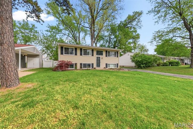 11959 Brookmont Drive, Maryland Heights, MO 63043