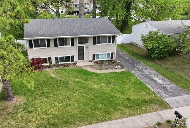 11959 Brookmont Drive, Maryland Heights, MO 63043