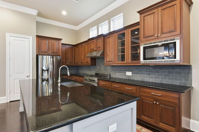 10933 Upland Park, Houston, TX 77043