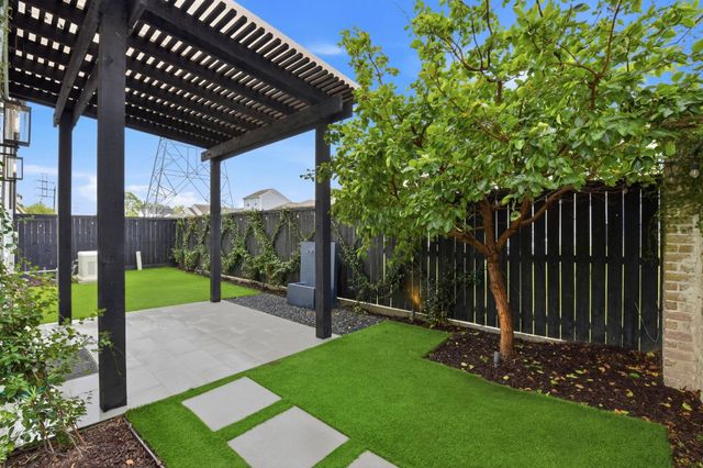 10933 Upland Park, Houston, TX 77043