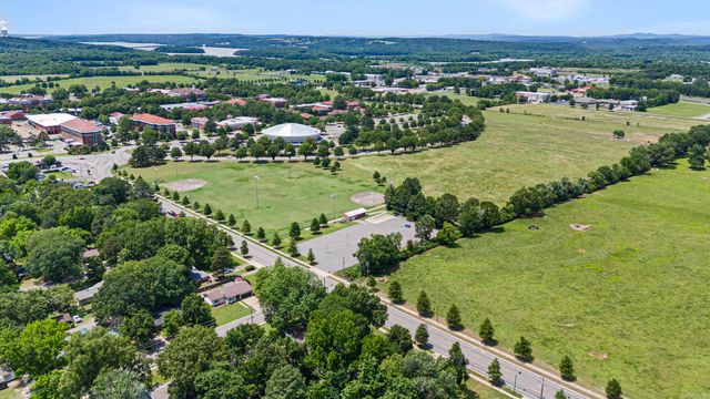 510 E O Street, Russellville, AR 72801