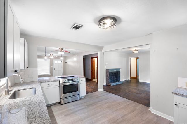 510 E O Street, Russellville, AR 72801