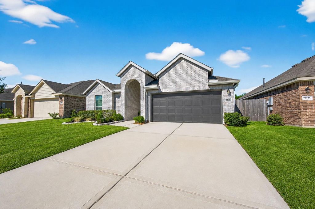 22121 Oakland Meadows Lane, New Caney, TX 77357