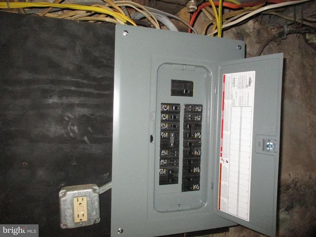 1242 MUHLENBERG ST, Reading, PA 19602