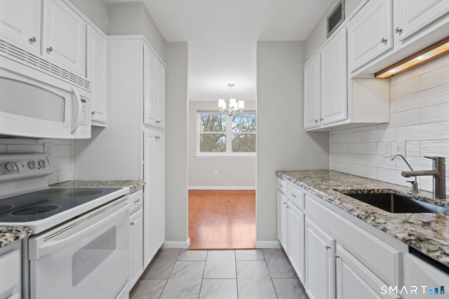 891 Farmington Avenue 5F, West Hartford, CT 06119