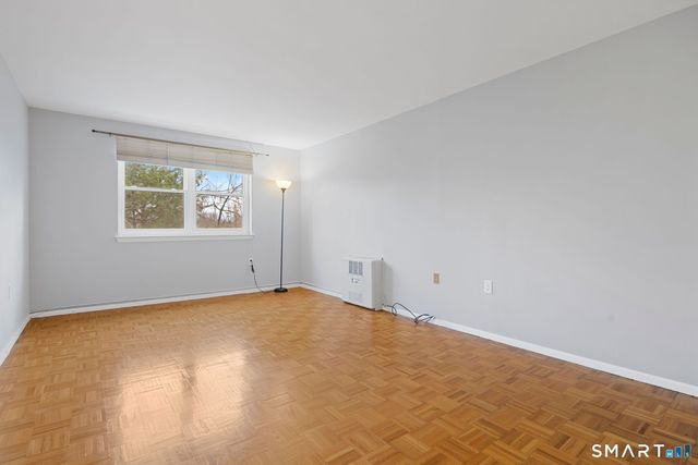 891 Farmington Avenue 5F, West Hartford, CT 06119