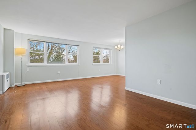 891 Farmington Avenue 5F, West Hartford, CT 06119
