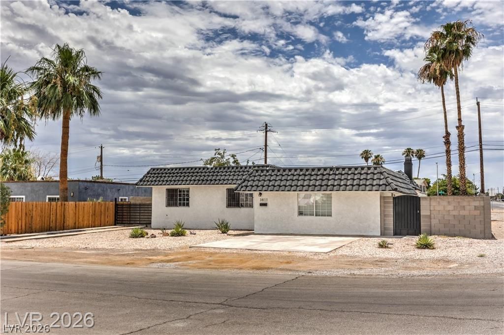 Image 2 of property listing at 3811 Tumbleweed Avenue, Las Vegas, NV 89121
