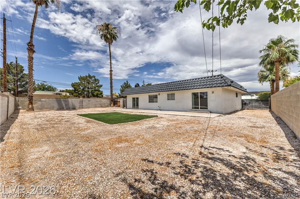 Image 26 of property listing at 3811 Tumbleweed Avenue, Las Vegas, NV 89121