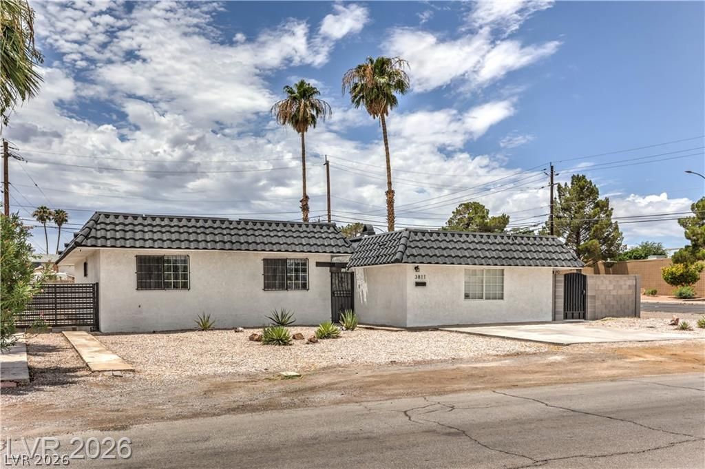 Image 3 of property listing at 3811 Tumbleweed Avenue, Las Vegas, NV 89121