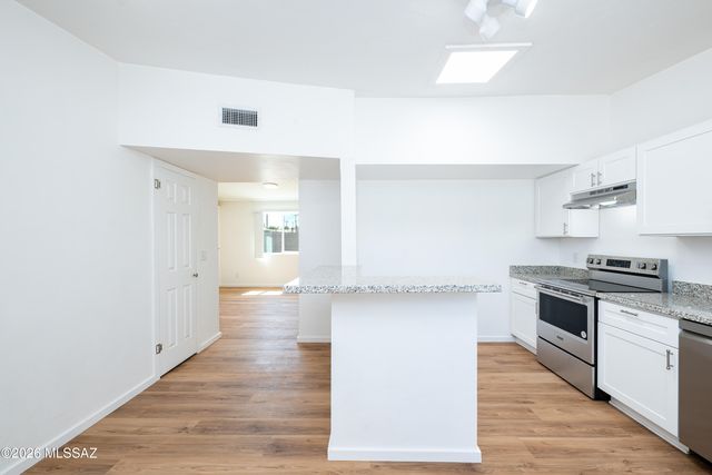 912 W Limberlost Drive, Tucson, AZ 85705