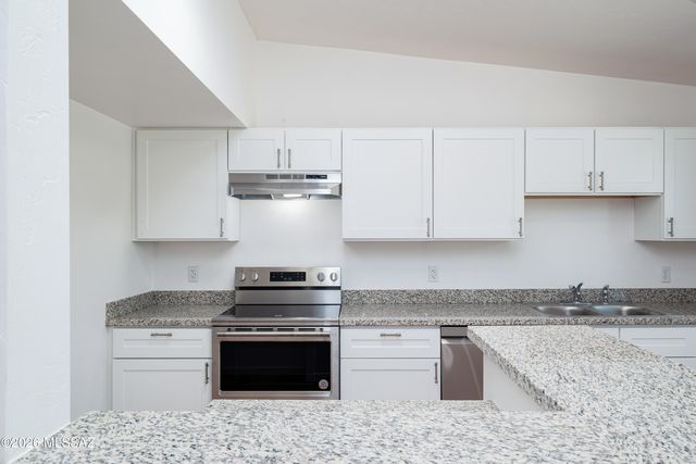 912 W Limberlost Drive, Tucson, AZ 85705
