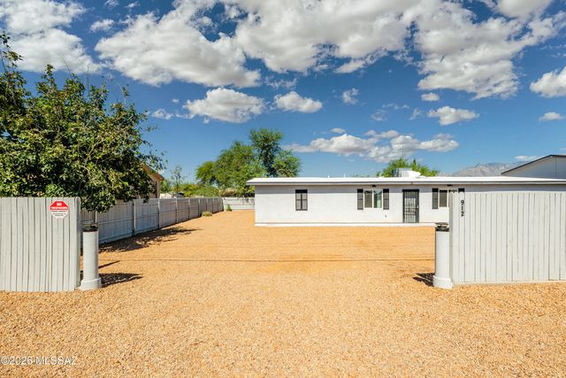 912 W Limberlost Drive, Tucson, AZ 85705