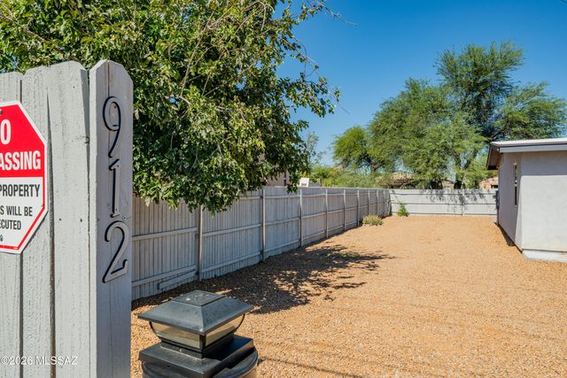 912 W Limberlost Drive, Tucson, AZ 85705