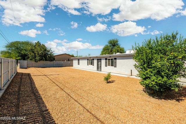 912 W Limberlost Drive, Tucson, AZ 85705