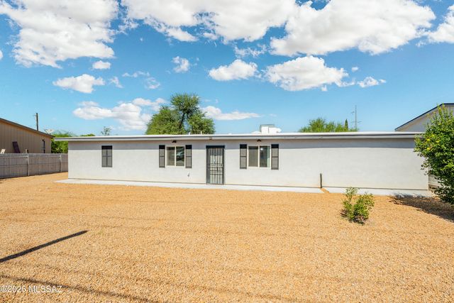 912 W Limberlost Drive, Tucson, AZ 85705