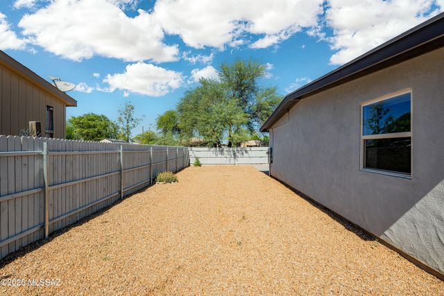 912 W Limberlost Drive, Tucson, AZ 85705
