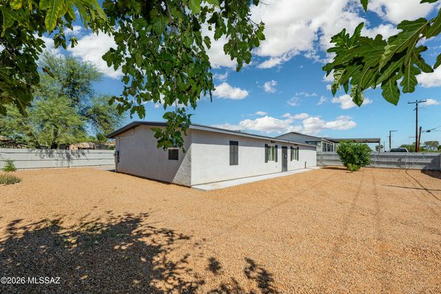 912 W Limberlost Drive, Tucson, AZ 85705