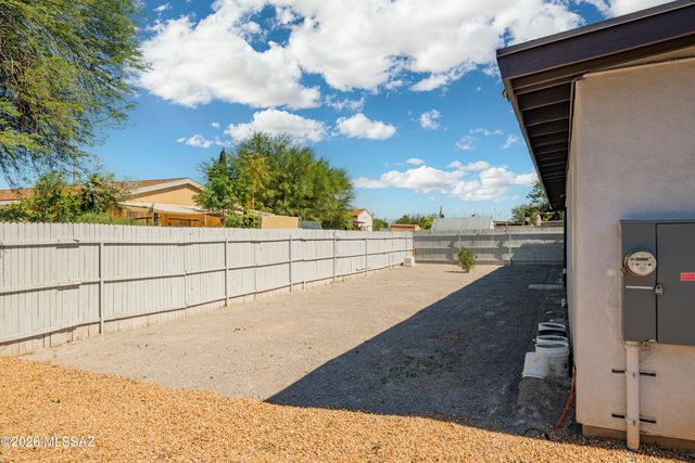 912 W Limberlost Drive, Tucson, AZ 85705