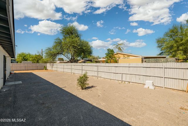 912 W Limberlost Drive, Tucson, AZ 85705