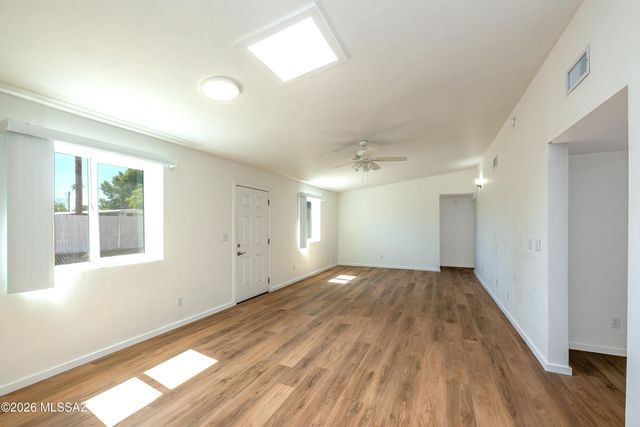 912 W Limberlost Drive, Tucson, AZ 85705
