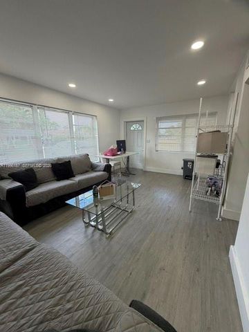 821 NE 6th St 2, Hallandale Beach, FL 33009