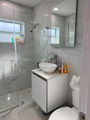 821 NE 6th St 2, Hallandale Beach, FL 33009