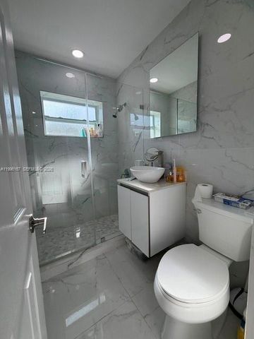 821 NE 6th St 2, Hallandale Beach, FL 33009
