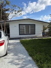 821 NE 6th St 2, Hallandale Beach, FL 33009