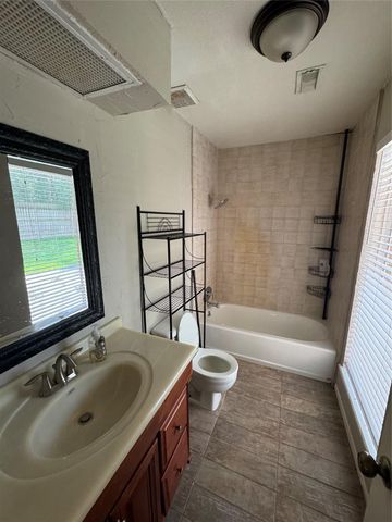 15810 Hickory Knoll, Houston, TX 77059