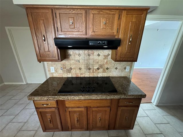 15810 Hickory Knoll, Houston, TX 77059