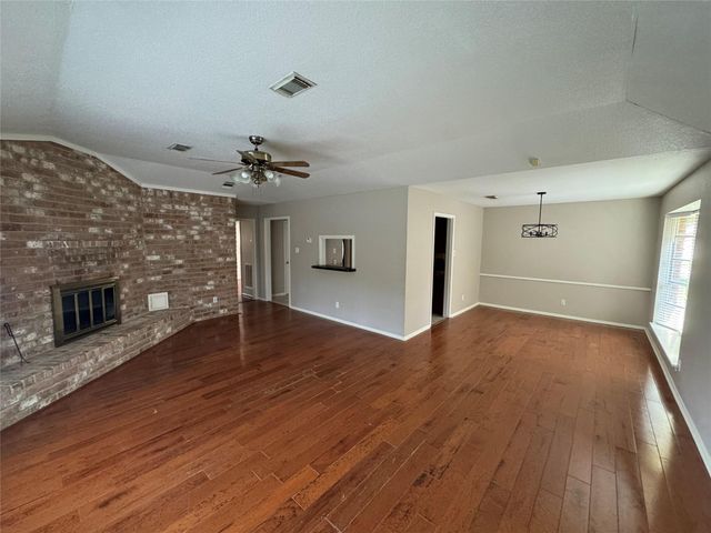 15810 Hickory Knoll, Houston, TX 77059
