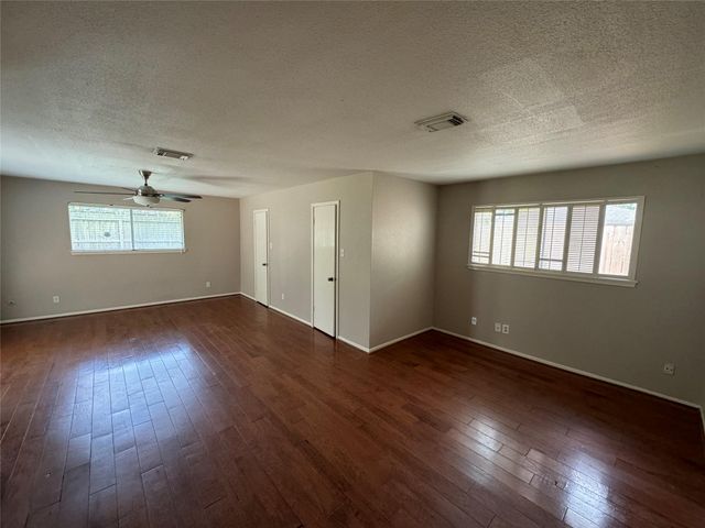 15810 Hickory Knoll, Houston, TX 77059