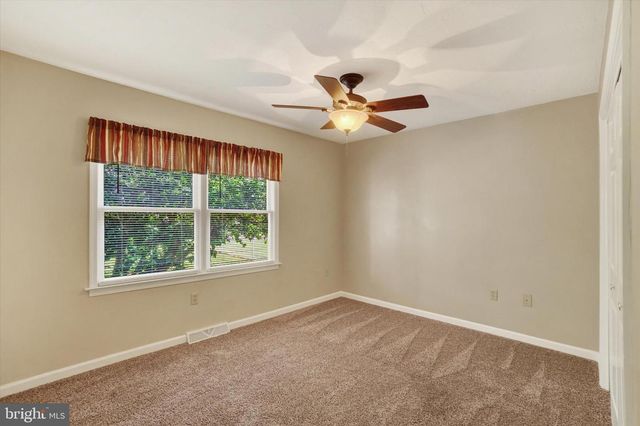 520 CRESTWOOD DR, Red Lion, PA 17356