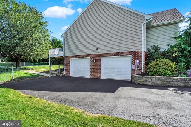 520 CRESTWOOD DR, Red Lion, PA 17356