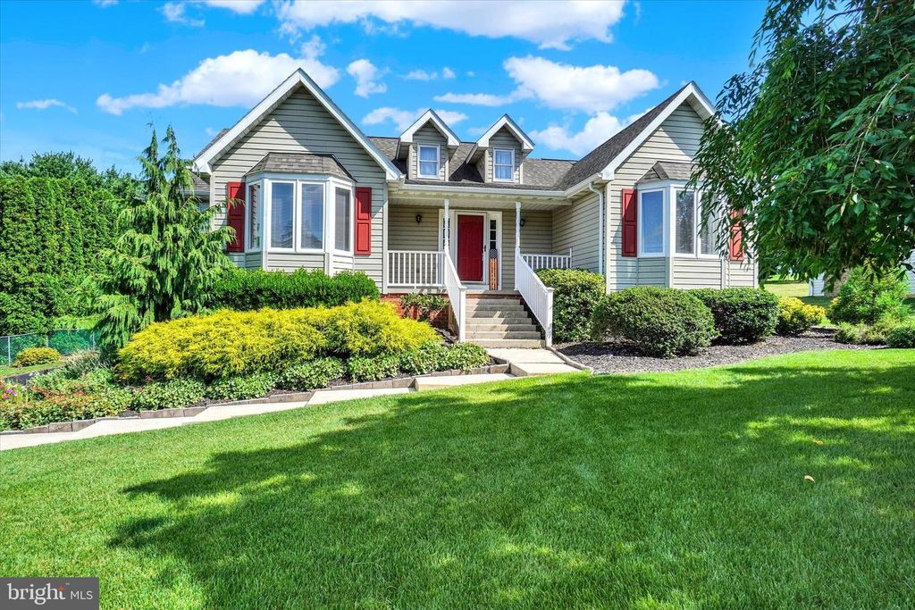 520 CRESTWOOD DR, Red Lion, PA 17356