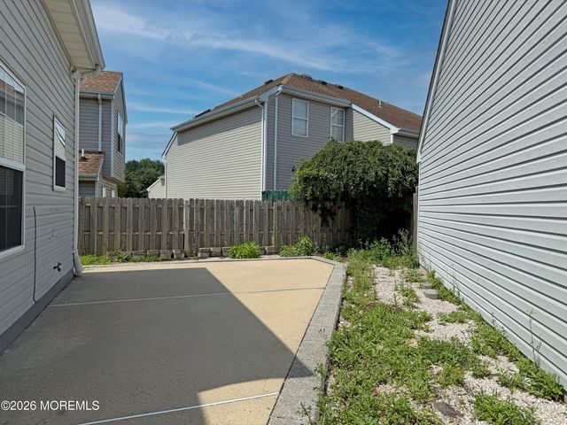141 Kentucky Way, Freehold, NJ 07728
