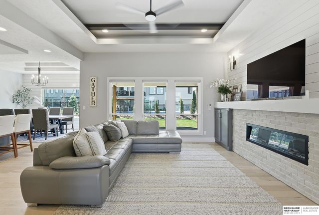 4308 S 218th Avenue, Elkhorn, NE 68022