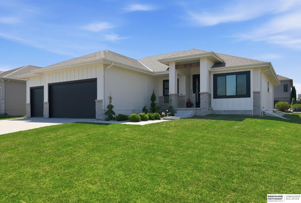 4308 S 218th Avenue, Elkhorn, NE 68022