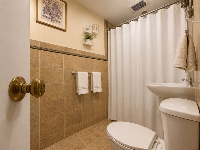 374 Chestnut Hill Ave 1, Boston, MA 02135