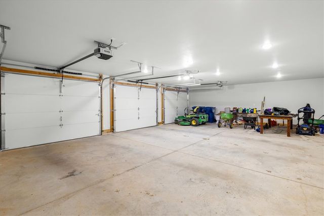 101 Highgrove Cove, Elm Springs, AR 72762