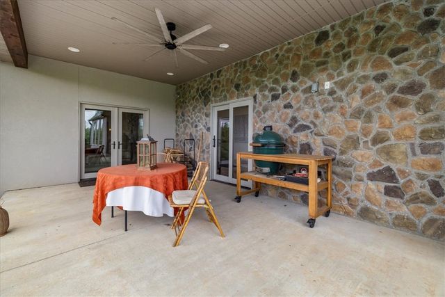 101 Highgrove Cove, Elm Springs, AR 72762