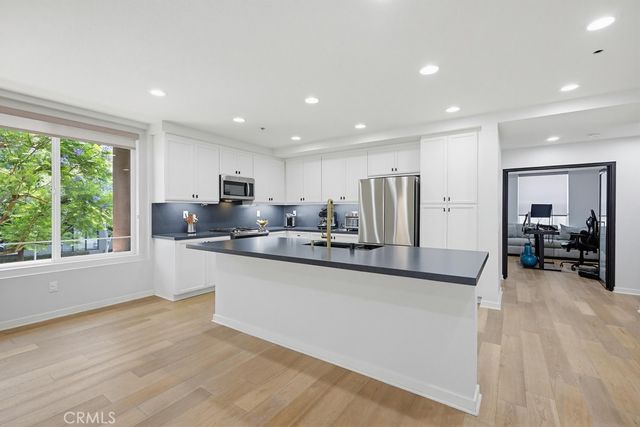 503 Rockefeller, Irvine, CA 92612