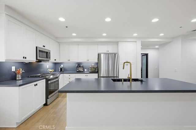 503 Rockefeller, Irvine, CA 92612