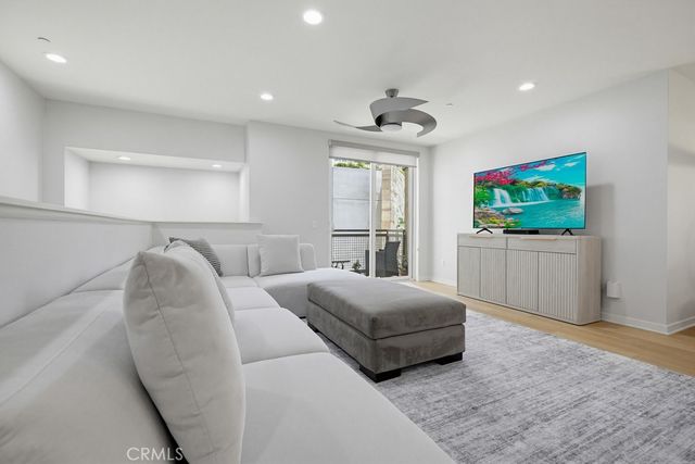 503 Rockefeller, Irvine, CA 92612
