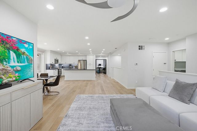 503 Rockefeller, Irvine, CA 92612